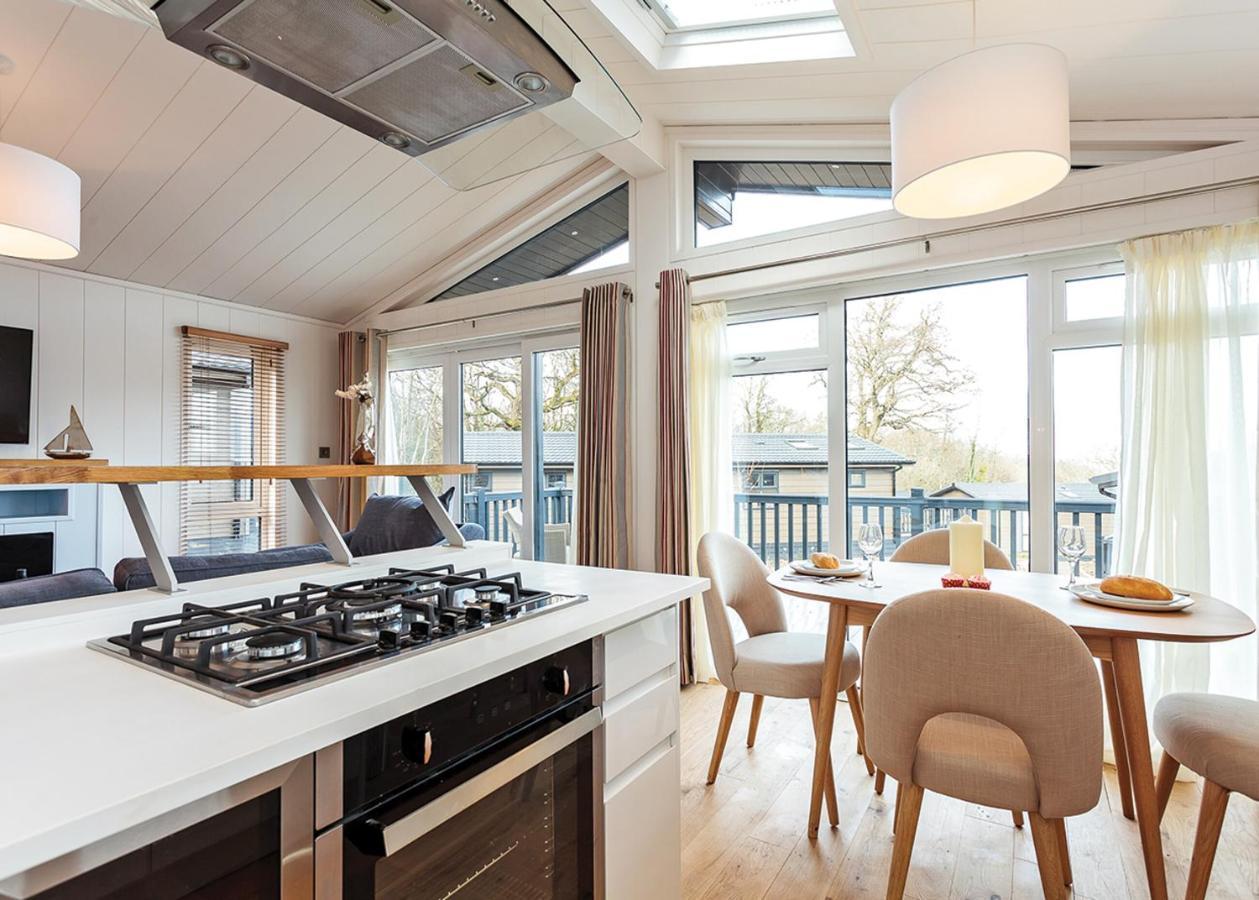 Woodside Bay Lodge Retreat Wootton Bridge  Dış mekan fotoğraf