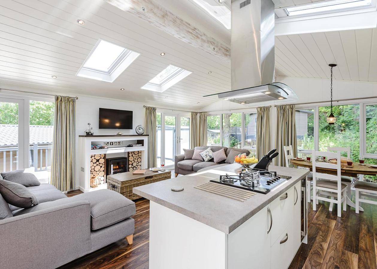 Woodside Bay Lodge Retreat Wootton Bridge  Dış mekan fotoğraf